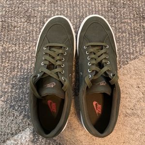 Nike GTS only worn once. Excellent condition. No box